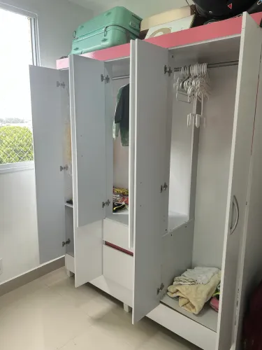 Guarda roupas infantil