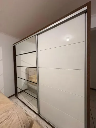 Roupeiro em MDF 2,70 largura 2,40 altura