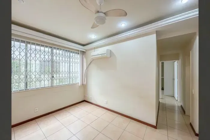 Apartamento para venda tem 68 metros quadrados com 2 quartos em Catete - Rio de Janeiro -