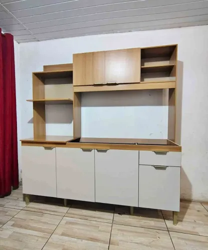 Cozinha compacta desmontado na caixa novo.