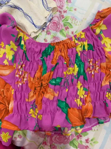 Blusas estampadas ombro a ombro