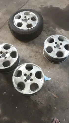 Rodas liga leve , catavento modelo momo , serve Astra Corsa Volks 4 furos .