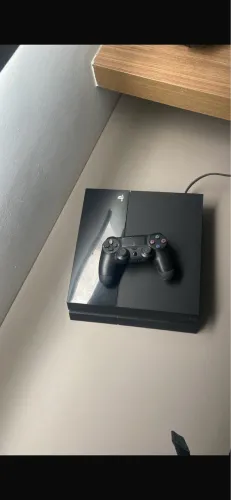 PS4 usado+ controle+ jogos digitais 