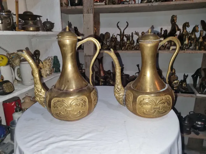 2 bules antigo lindo em bronze com latão altura 34 por 26 de largura lindas peça s