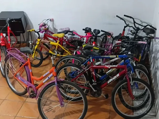 Lote de bicicletas. 2aro 26..3 aro 24..4 aro20..3 aro 16..1 triciclo aro24