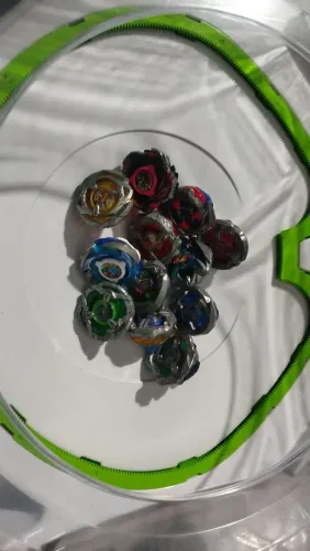 Beyblades X, Arena e lançadores