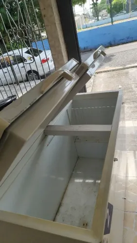 Vendo freezer para bebidas em geral