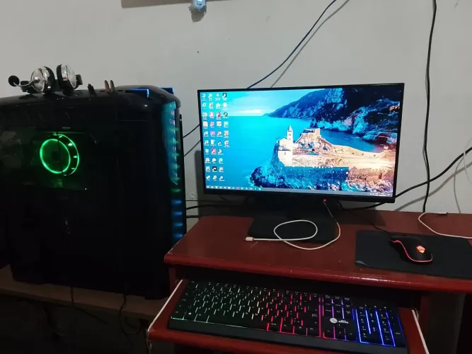 VENDO PC GAMER XEON TOP ! PARCELO EM DUAS NO DINHEIRO!!