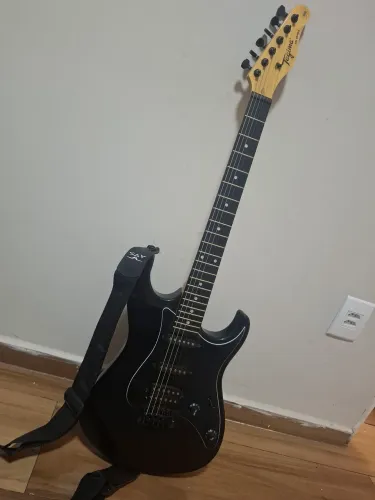 Guitarra Preta com Pedaleira