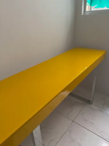 Aparador Amarelo