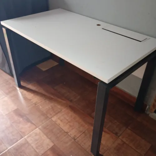 Mesa computador reforçada pés di ferro