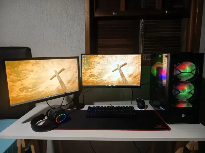 PC GAMER COM CADEIRA 2 MONITORES