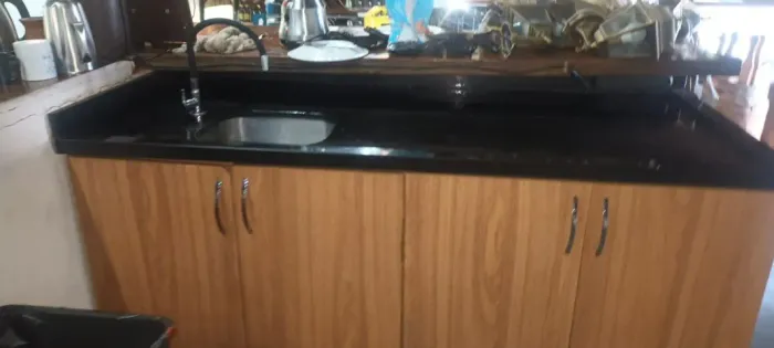 VENDO TAMPO DE GRANITO PRETO SÃO GABRIEL COM PIA INOX - USADO