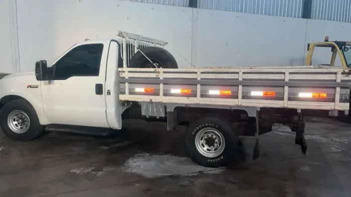 F.350/16 carroceria de madeira ar condicionado