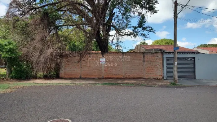 Venda de Terreno / Padrão na cidade de Araraquara