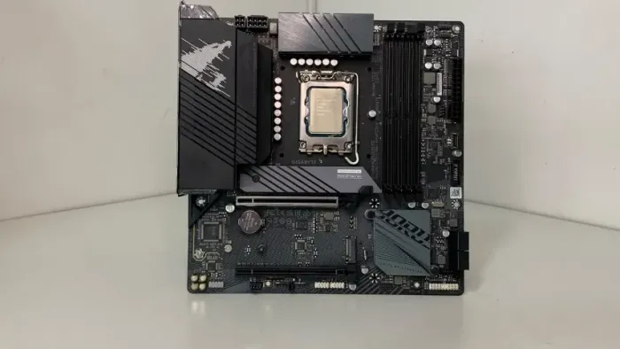 KIT UPGRADE - GIGABYTE B760M AORUS ELITE DDR5 + I7 14700K (PEGO SEU KIT NA TROCA!)