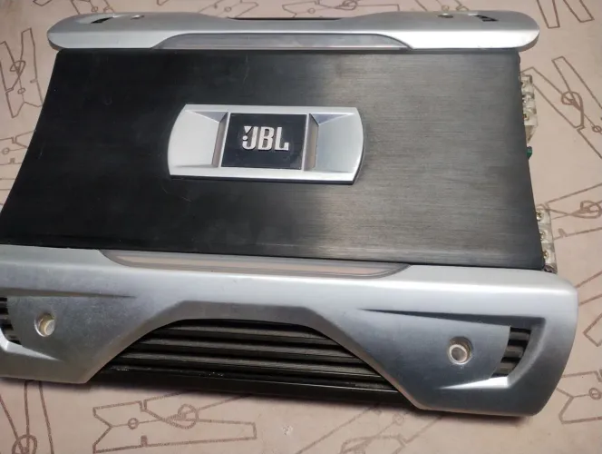 Módulo de som JBL com defeito 