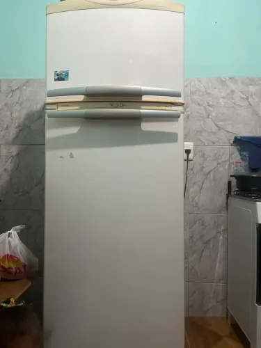 Vende-se Geladeira Fros-Free 340L