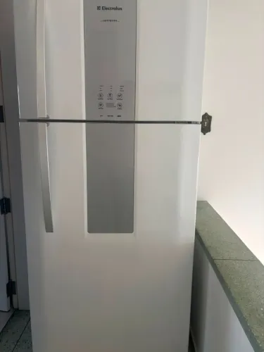 Vendo Geladeira electrolux infinity frost free duplex 553 litros df80