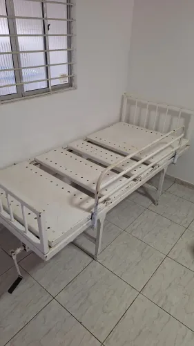 Cama Hospitalar, Cadeira Higiênica e brindes