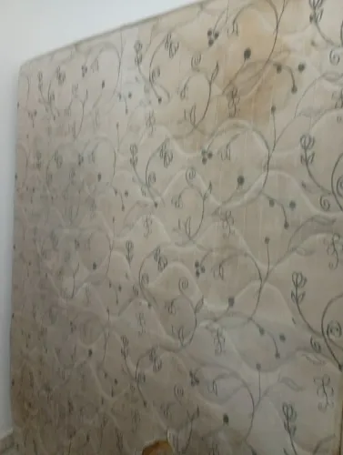 Cama de casal de madeira com colchão