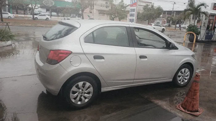 Gm-onix 2019,muito conservado aceita consórcio.