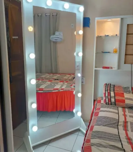 VENDO PENTEADEIRA E ESPELHO CAMARIM 