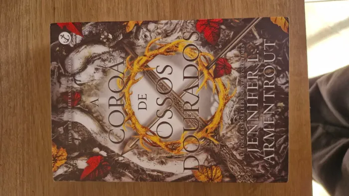 Livro Coroa de Ossos Dourados