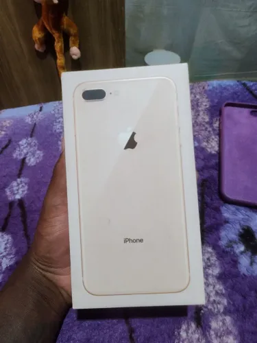 Iphone 7plus novo na caixa 64gb vai com película e capinha