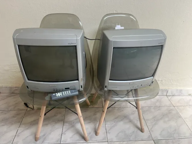 2 tvs de tubo de 14 polegadas 