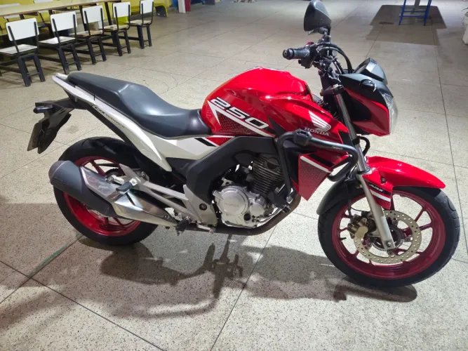 Honda CB 250F Twister ABS 2022 segundo dono
