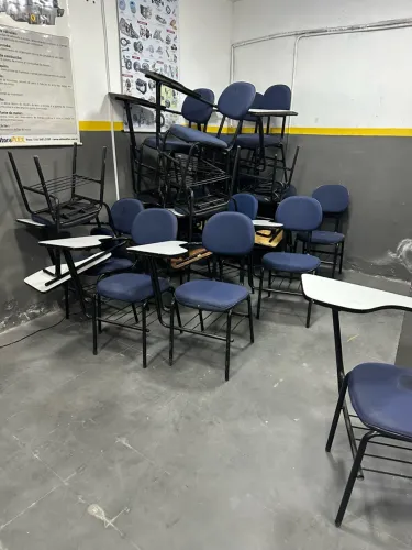 Vendo cadeiras escolares 