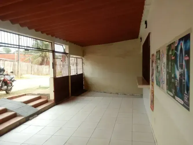 Vendo Casa no Tancredo Neves 3 Quartos