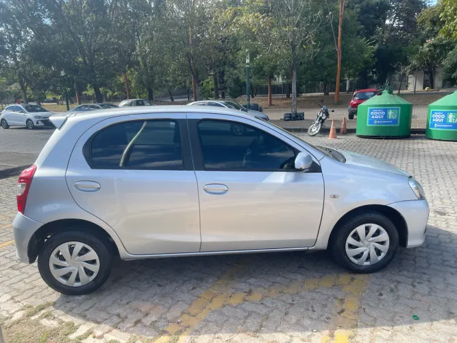 Toyota Etios X 1.3 Flex 16V 5P Mec. 2019