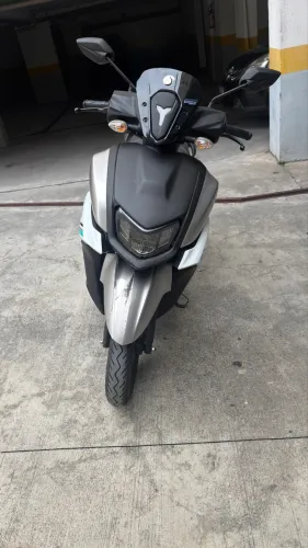 YAMAHA ZR HÍBRIDA 2027 125cc SEMINOVA! APENAS 900 KM!