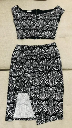 CONJUNTO DE CROPPED E SAIA ESTAMPADO ELEGANTE