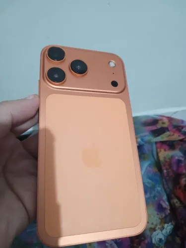 IPHONE XR NA CARCAÇA DO 17 PRO