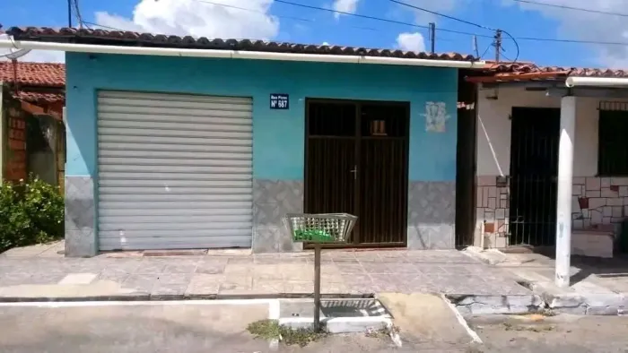 Casa a venda rua de asfalto próxima de tudo supermercado lojas academia 
