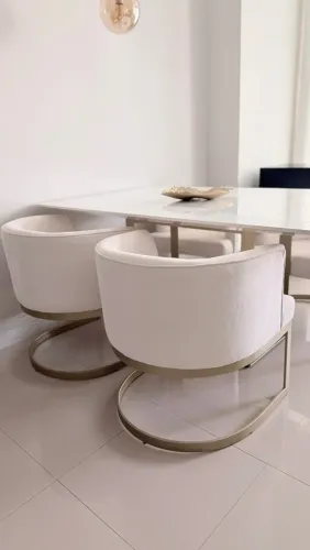 Poltrona Dourada e Off White