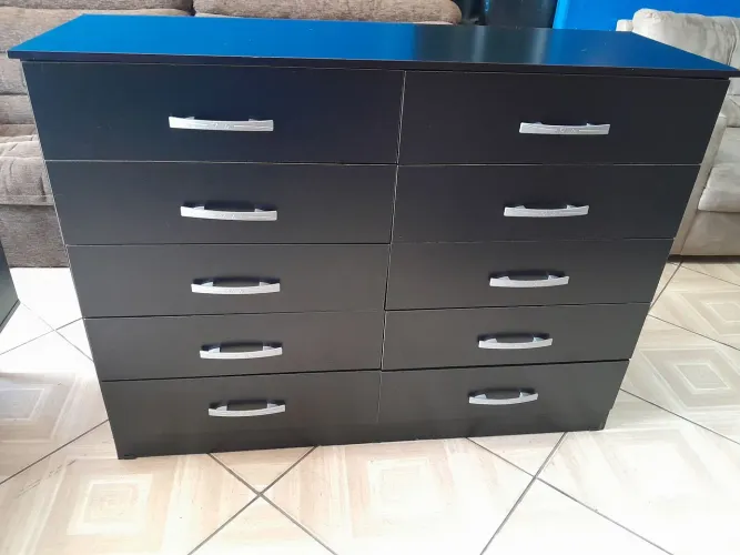 Cômoda gaveteira em madeira MDF
