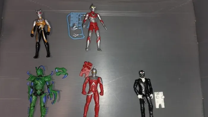 ULTRA PACK . 5 ACTION FIGURES escala 1:18 