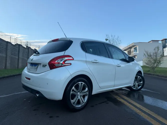 Peugeot 208 Griffe 1.6 Flex 16V 5P Aut. 2015
