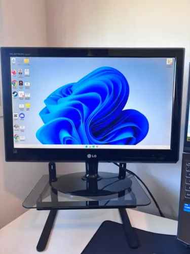 Monitor LG Flatron 21,5" LED (E2240s) - Excelente estado