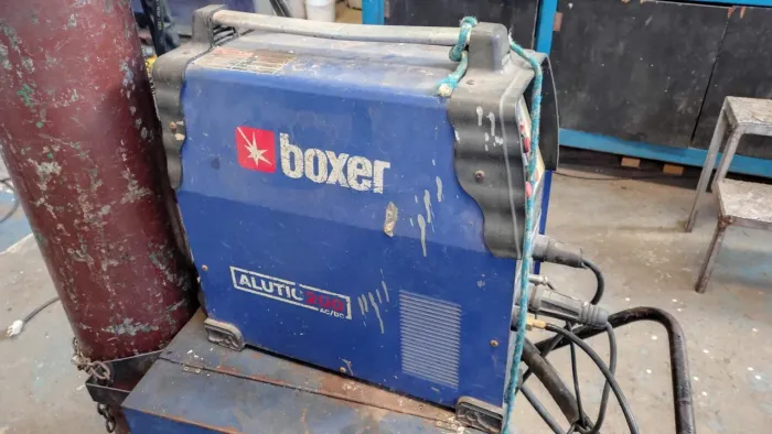 Vendo Máquina Alutig 200a BOXER. 