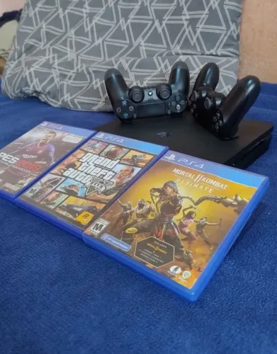 PlayStation 4 slim - 1TB
