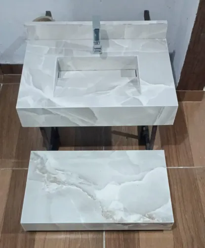 Lavatório de porcelanato + prateleira!