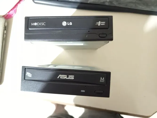 Leitores de mídia Asus e LG
