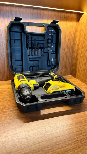 Parafusadeira e Furadeira 12v + Maleta com Acessórios (NOVA)