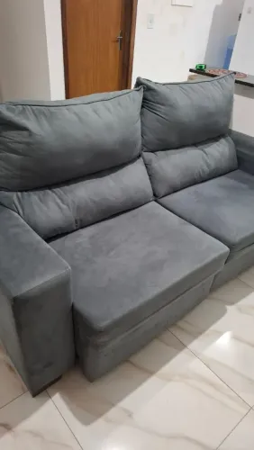 Sofá quase novo, retrátil, reclinável e abaixo do preço 