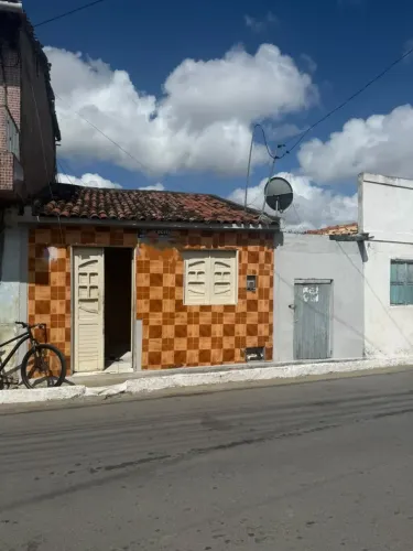 Vendo casa com 2 quartos e uma dependência no bairro Manuel Teles - Arapiraca - AL